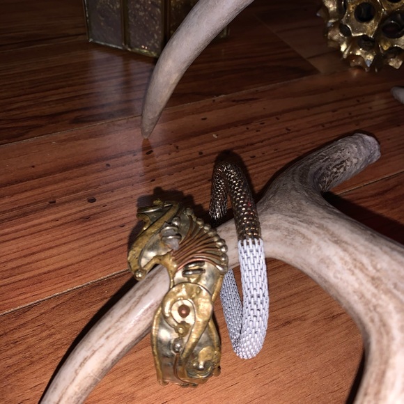 🔺4/$20🔺 ‼️Bundle & save‼️ pair of bracelets - Picture 3 of 5